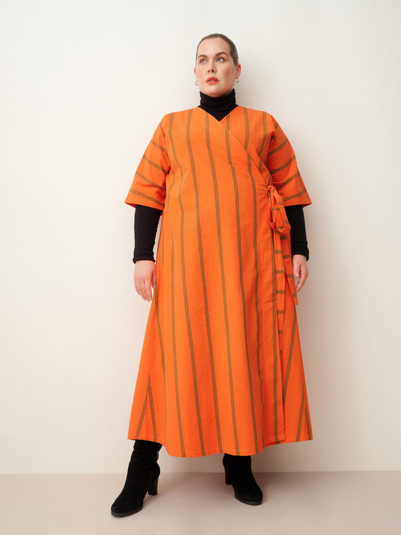 Ava Wrap Dress in Textured Seersucker, Scarlett