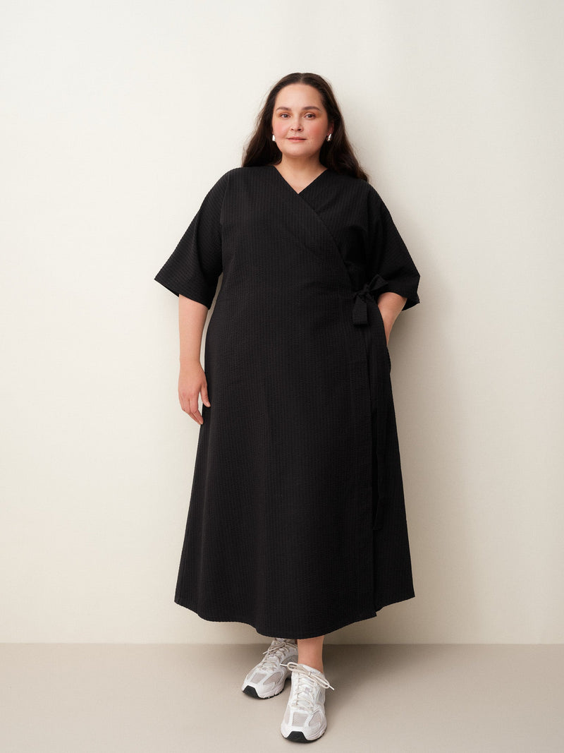 Ava Wrap Dress in Textured Seersucker, Black